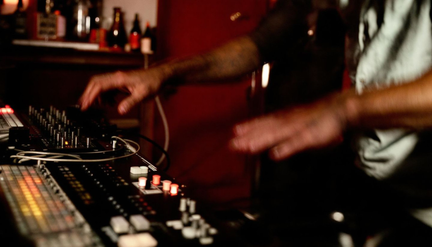 Maîtriser le theremin un instrument pour passionnés d'électronique musicale